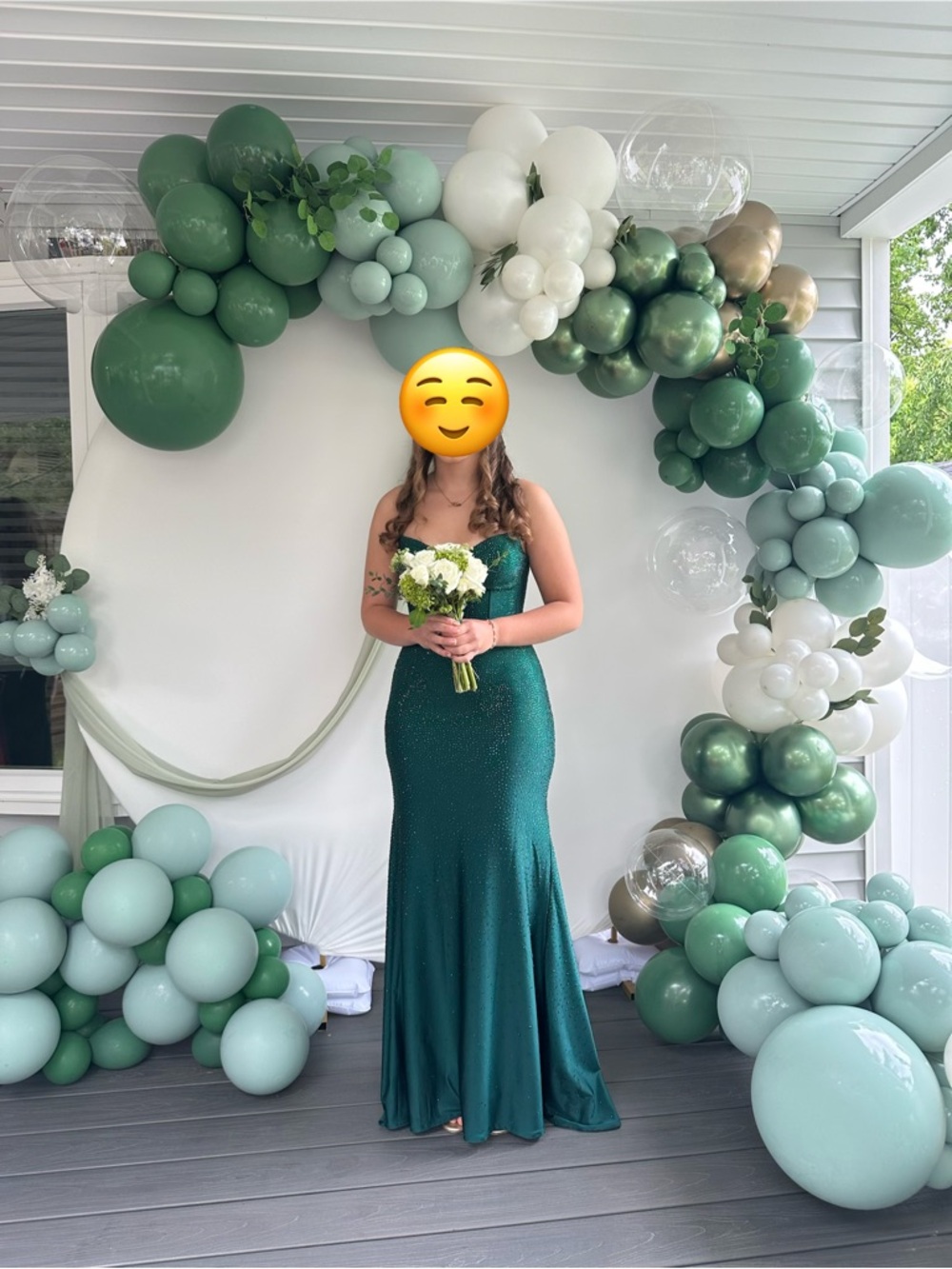 Velv Emerald Green prom dress size 6 only worn once